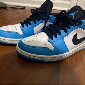 Size 8(NO ORIGINAL BOX) Barely worn